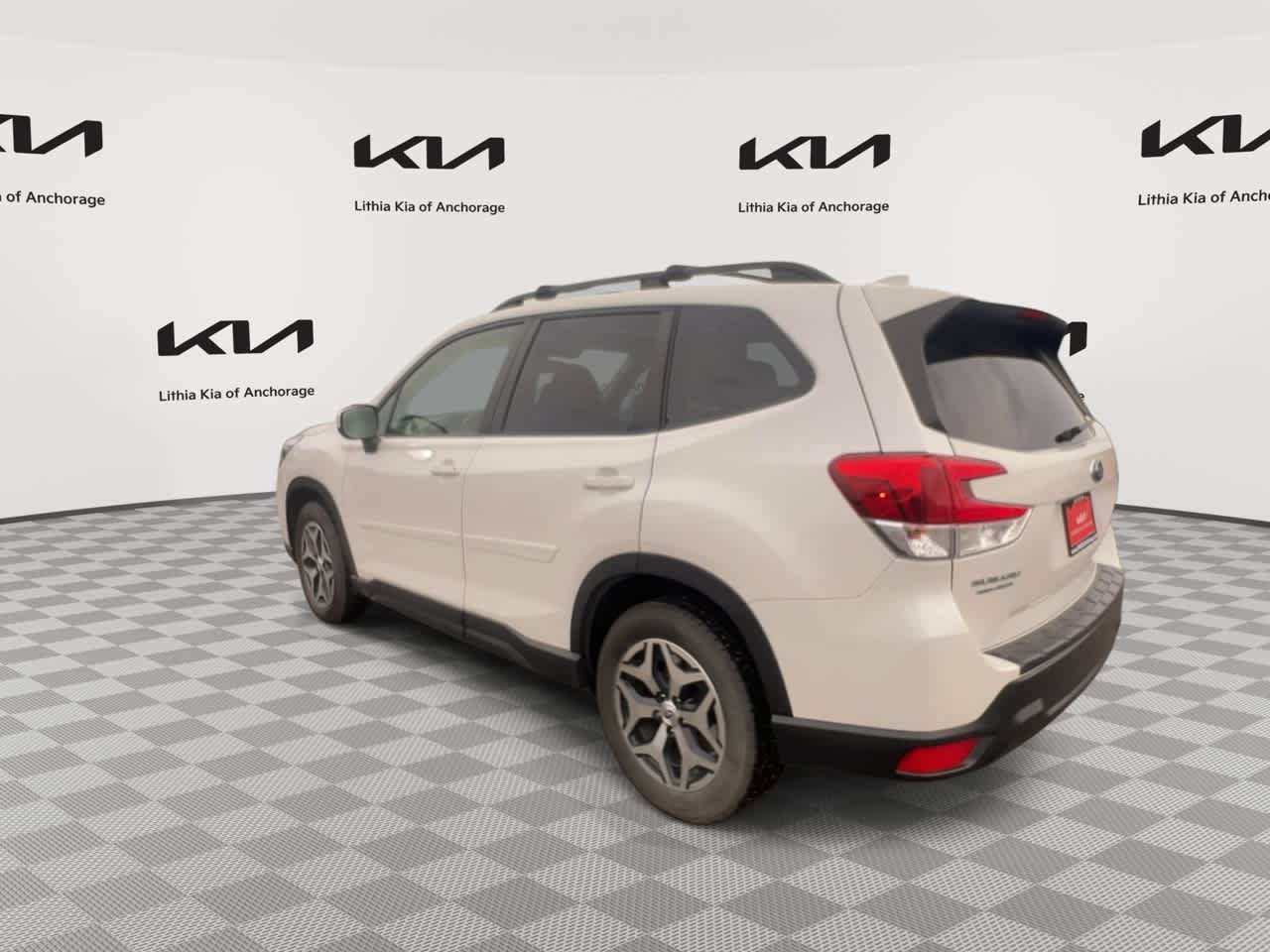 Used 2021 Subaru Forester Premium AWD/4WD image 8