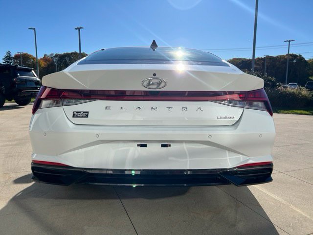 Used 2023 Hyundai Elantra Limited w/ Cargo Package FWD image 8