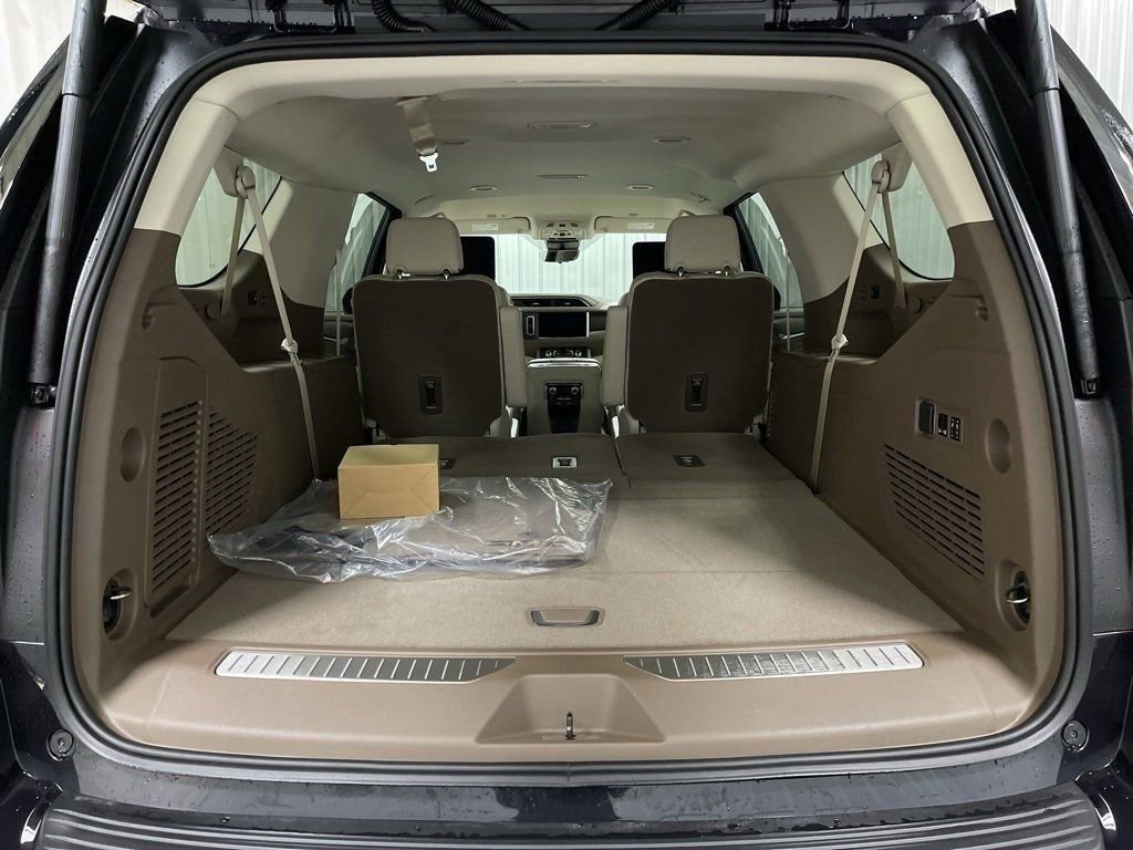 Used 2024 GMC Yukon XL Denali w/ Advanced Technology Package image 29