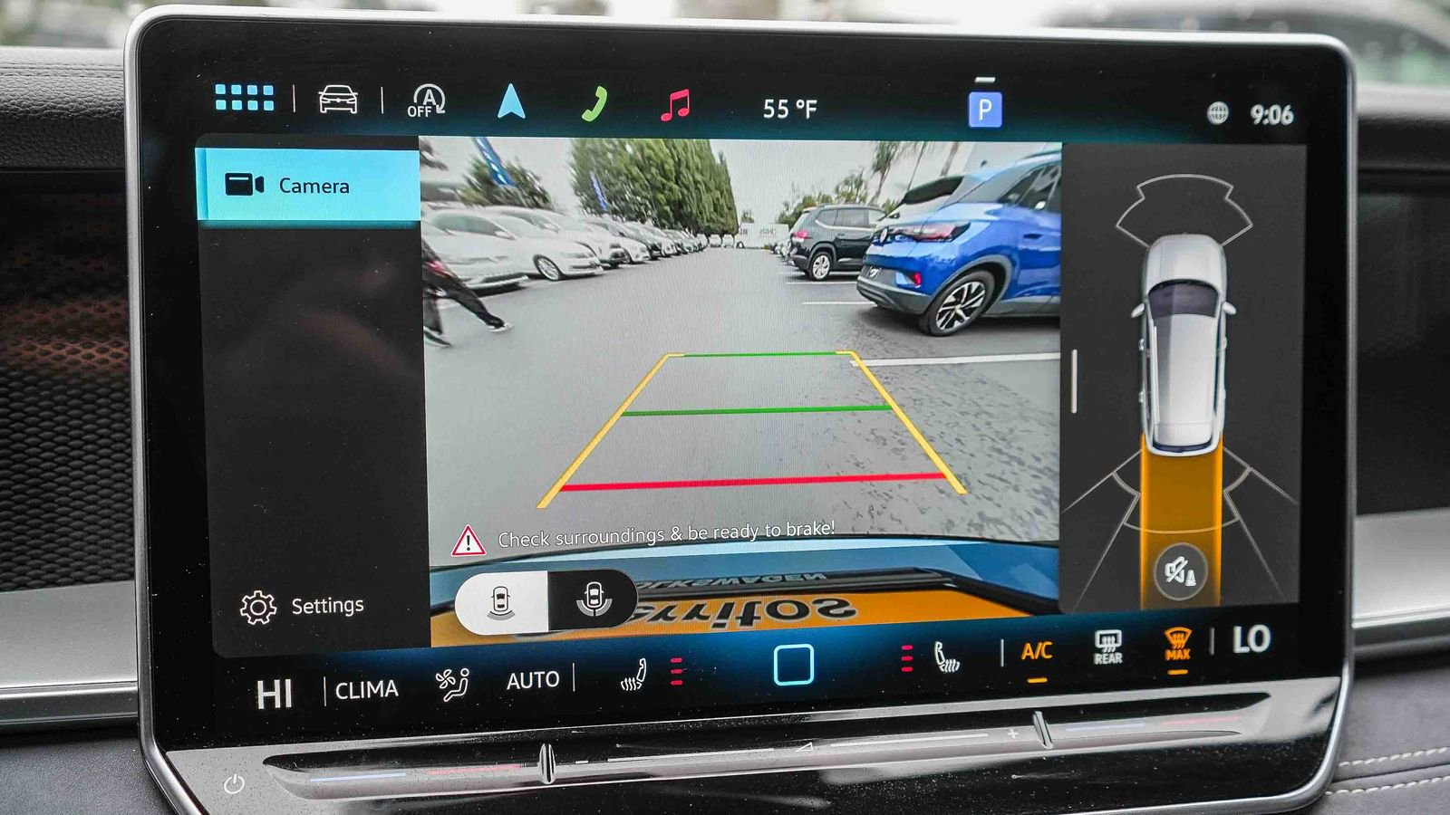 Used 2025 Volkswagen Tiguan SE R-Line image 24