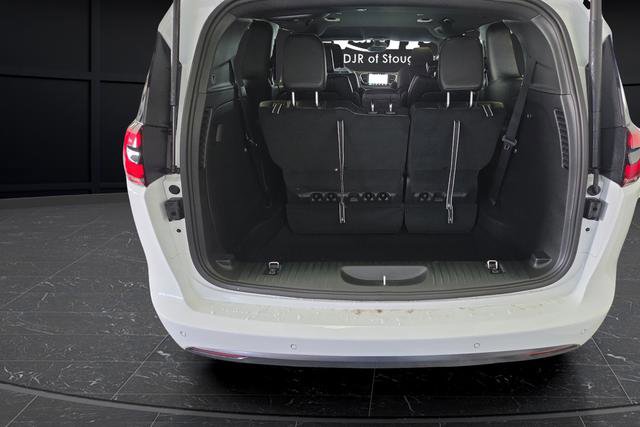 New 2026 Chrysler Pacifica Select image 13