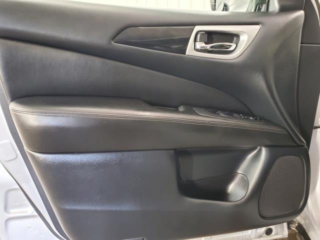 Used 2019 Nissan Pathfinder S AWD/4WD image 12