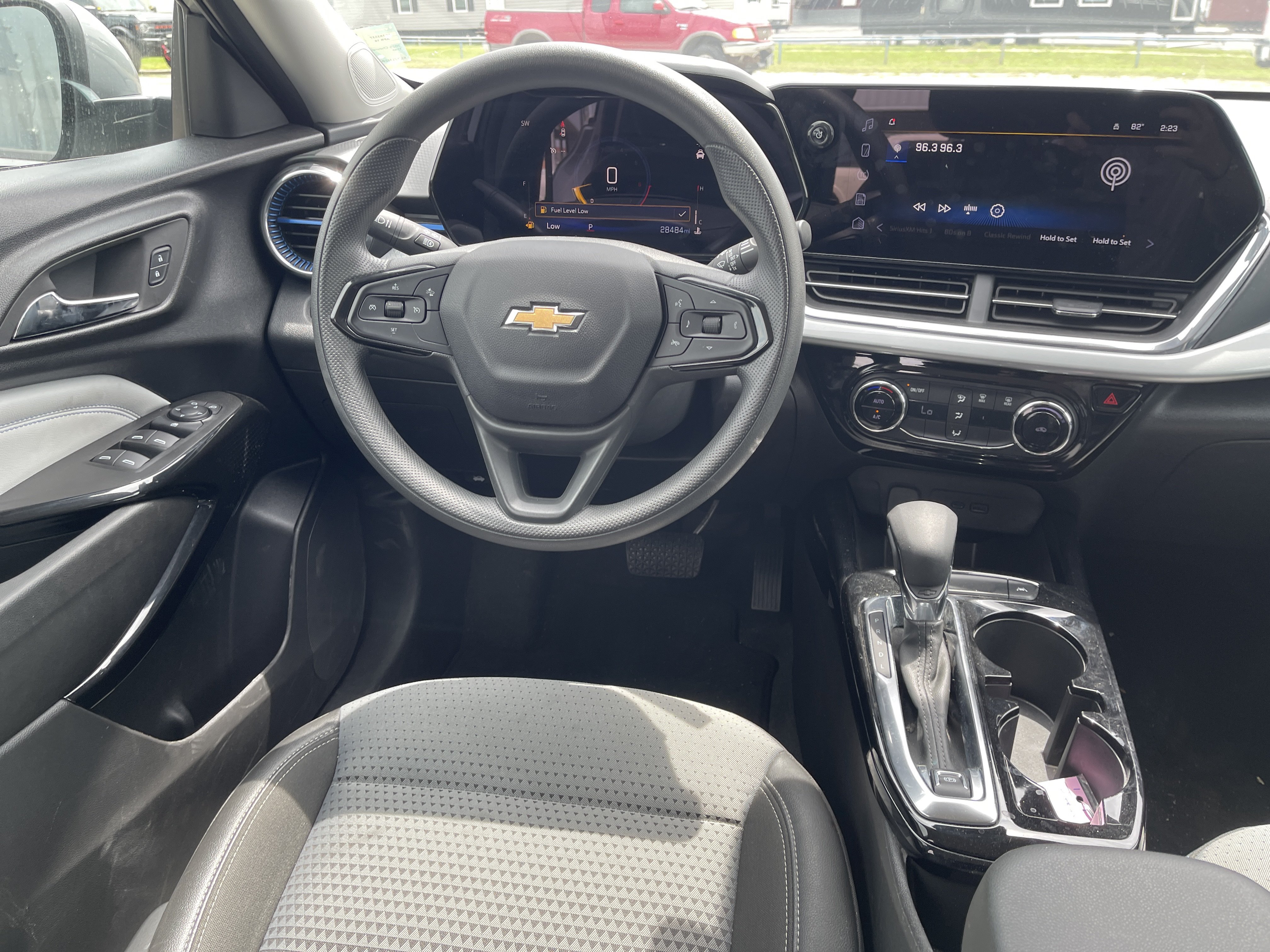 Used 2025 Chevrolet Trax LT FWD image 16