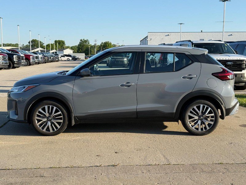 Used 2023 Nissan Kicks SV FWD image 2