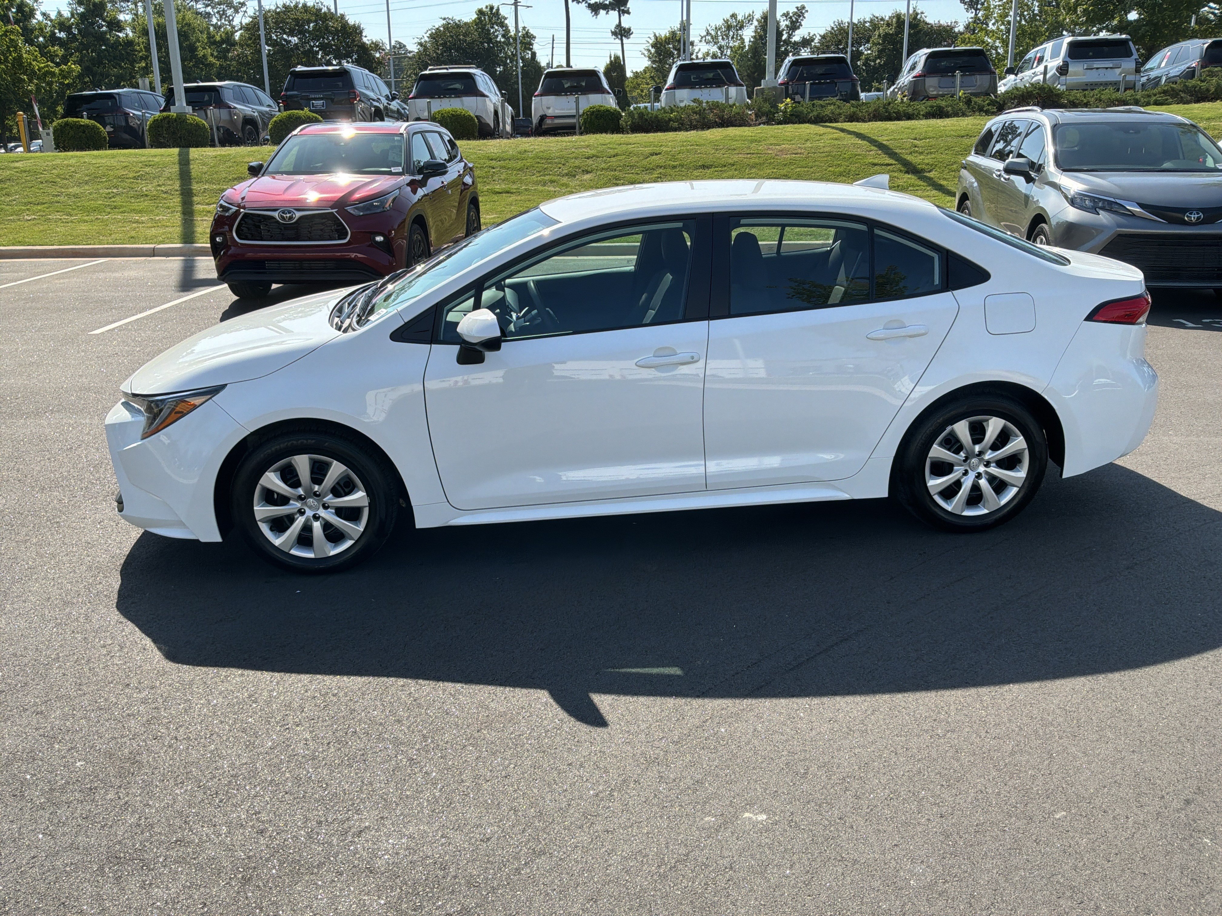 Used 2026 Toyota Corolla LE FWD image 7