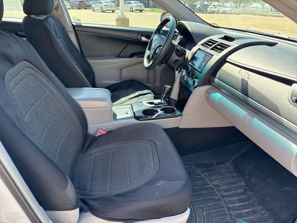 Used 2014 Toyota Camry LE FWD image 16
