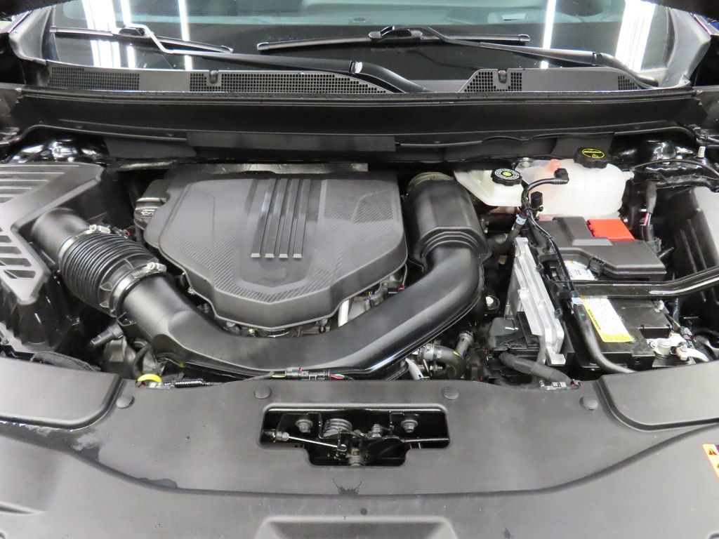 Used 2024 Chevrolet Traverse Z71 w/ LPO, Floor Liner Package AWD/4WD image 38