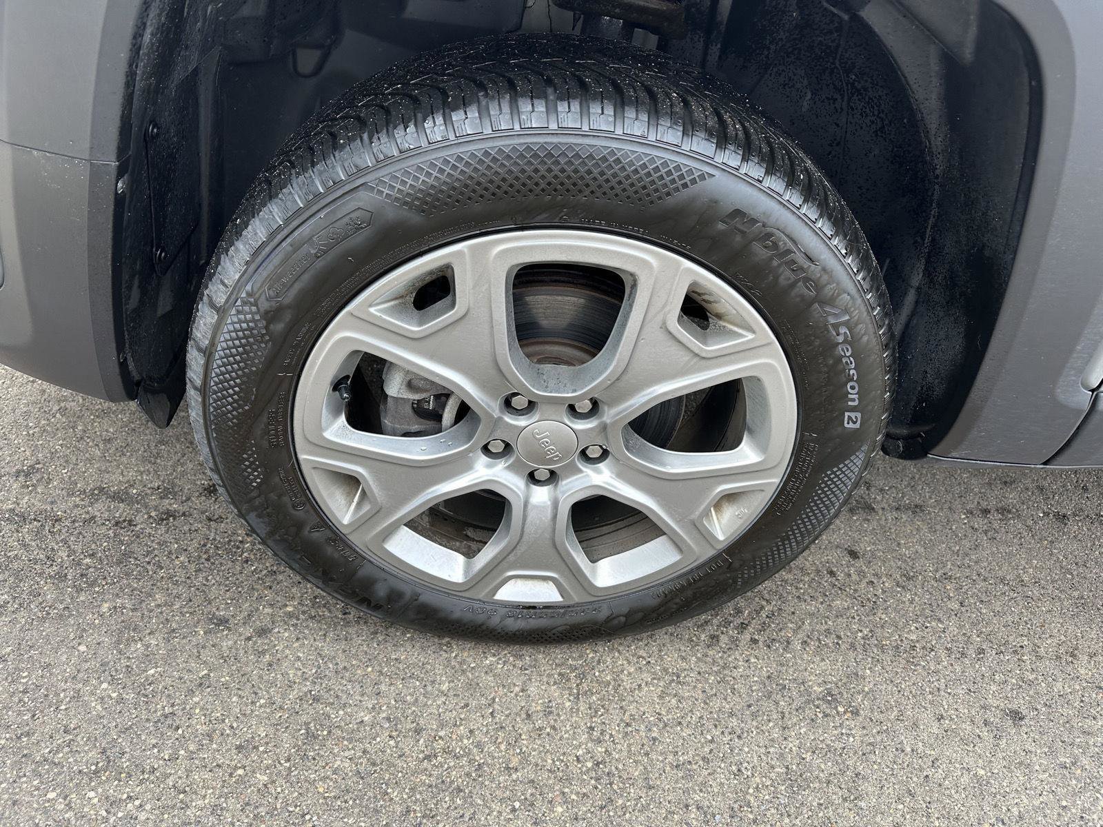 Used 2020 Jeep Renegade Limited AWD/4WD image 11