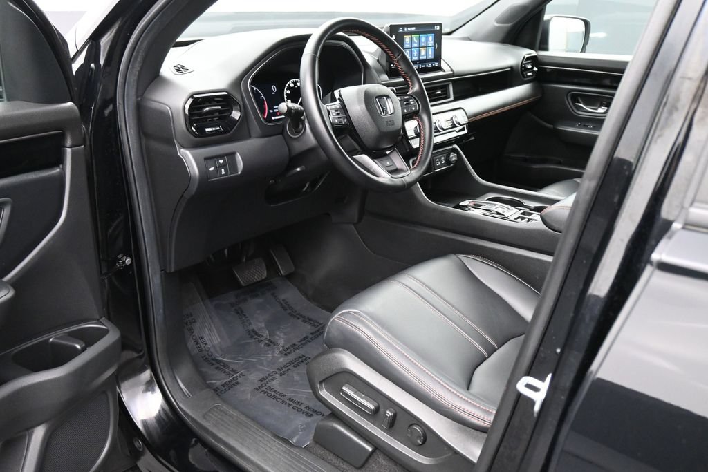 Used 2024 Honda Pilot TrailSport image 2