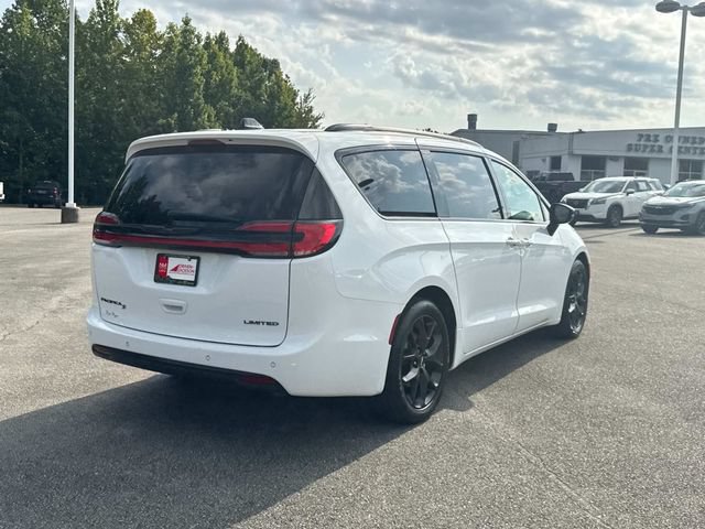 Used 2025 Chrysler Pacifica Limited FWD image 4