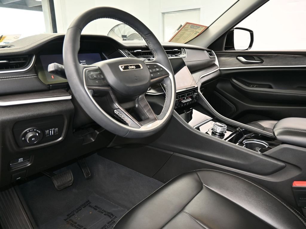 Used 2023 Jeep Grand Cherokee L Limited image 13