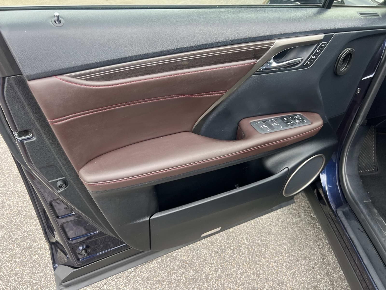 Used 2020 Lexus RX 350L Luxury w/ Accessory Package AWD/4WD image 9