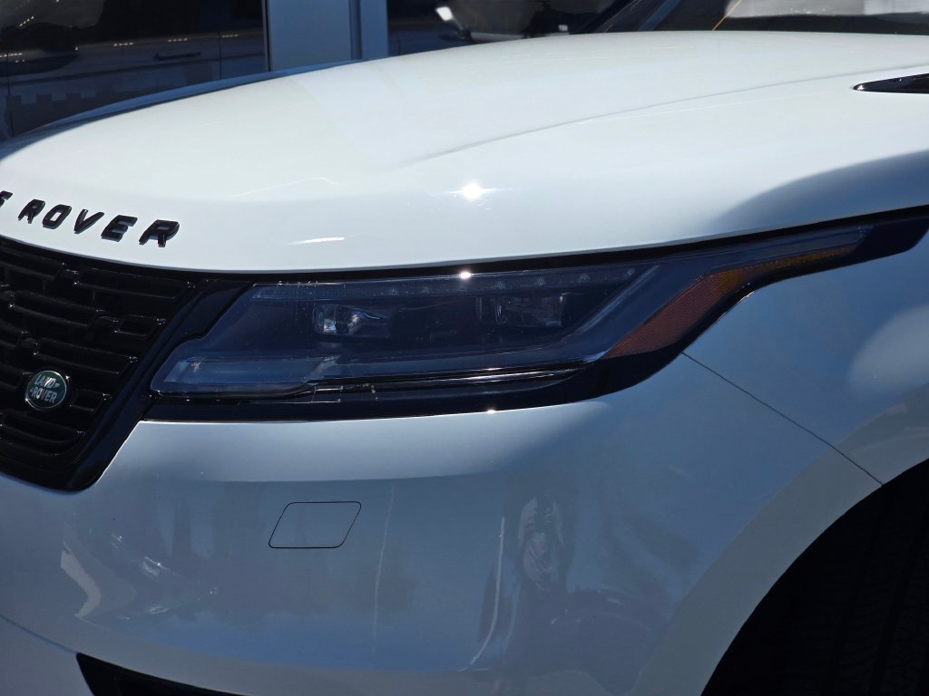 Certified 2025 Land Rover Range Rover Velar Dynamic SE AWD/4WD image 33
