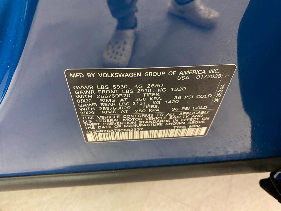 Used 2025 Volkswagen Atlas SE image 32