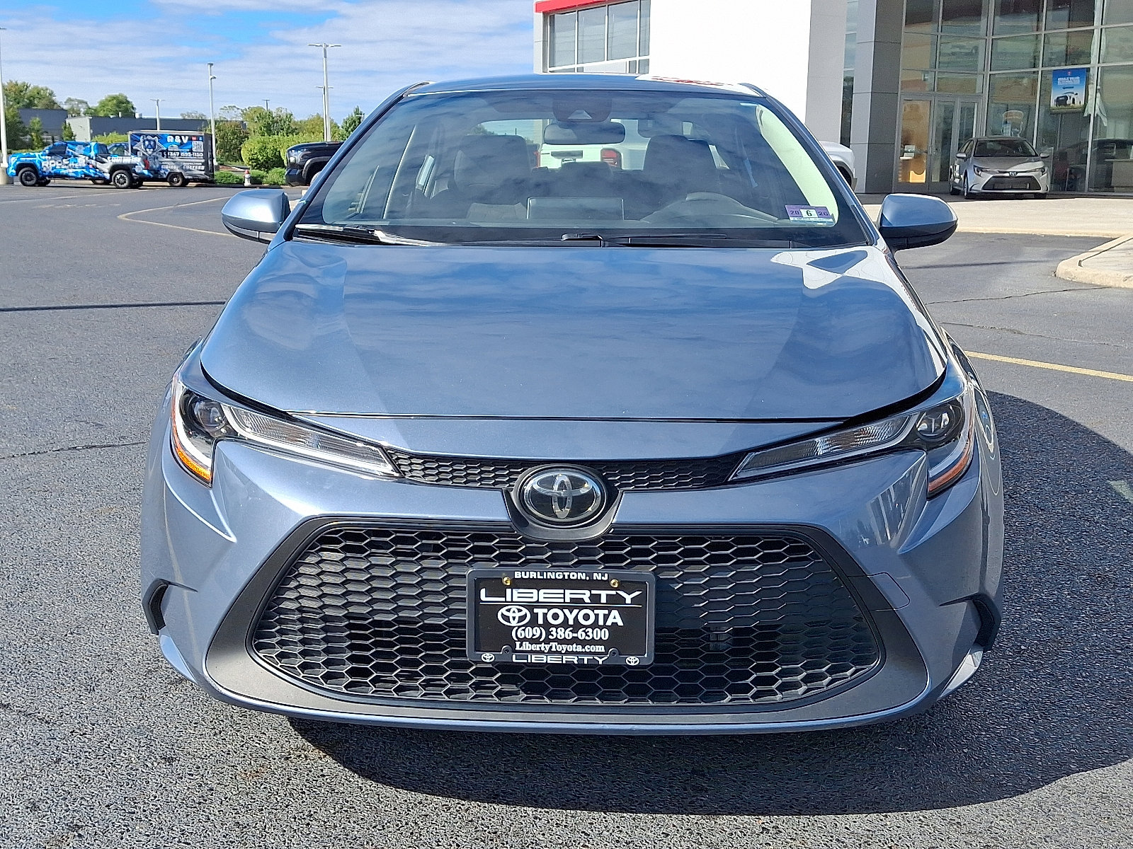 Used 2020 Toyota Corolla LE image 2