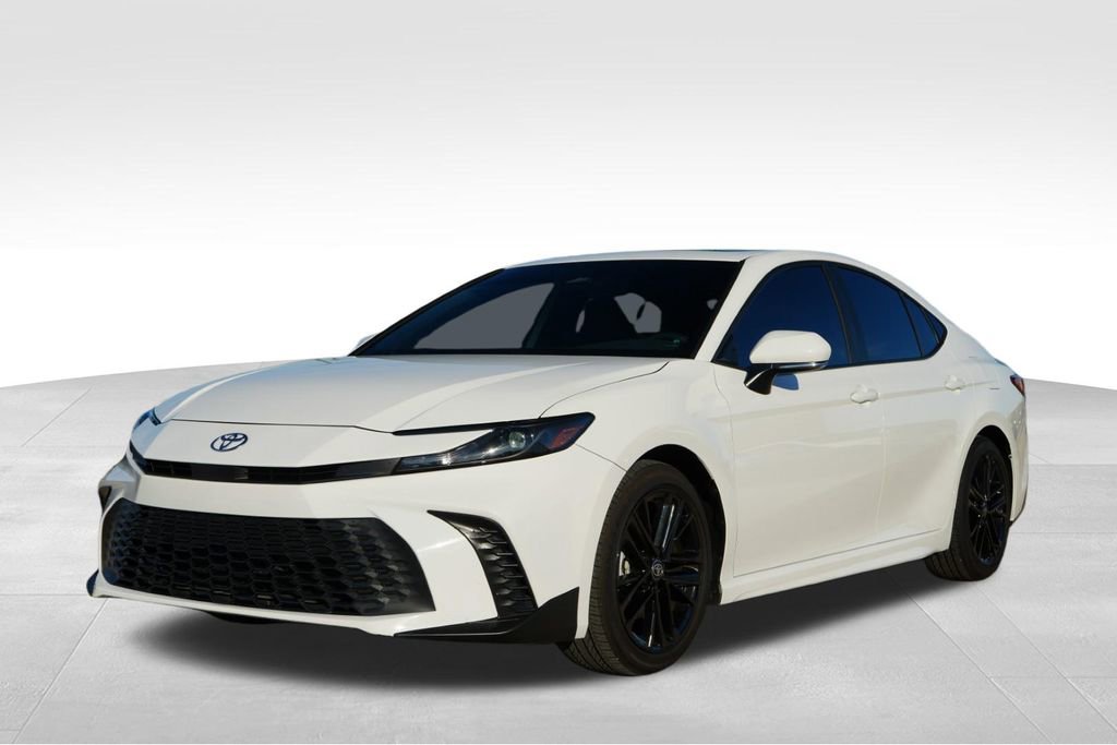Used 2025 Toyota Camry SE w/ Convenience Package image 3