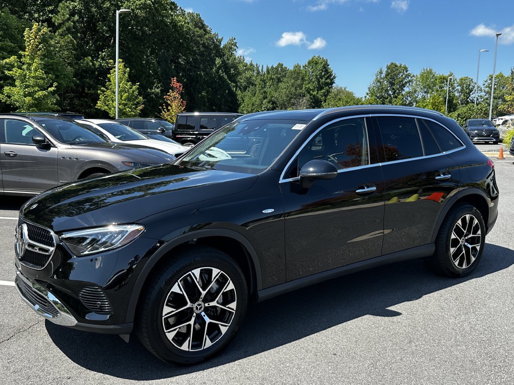 Certified 2025 Mercedes-Benz GLC 350e 4MATIC w/ Driver Assistance Package image 4