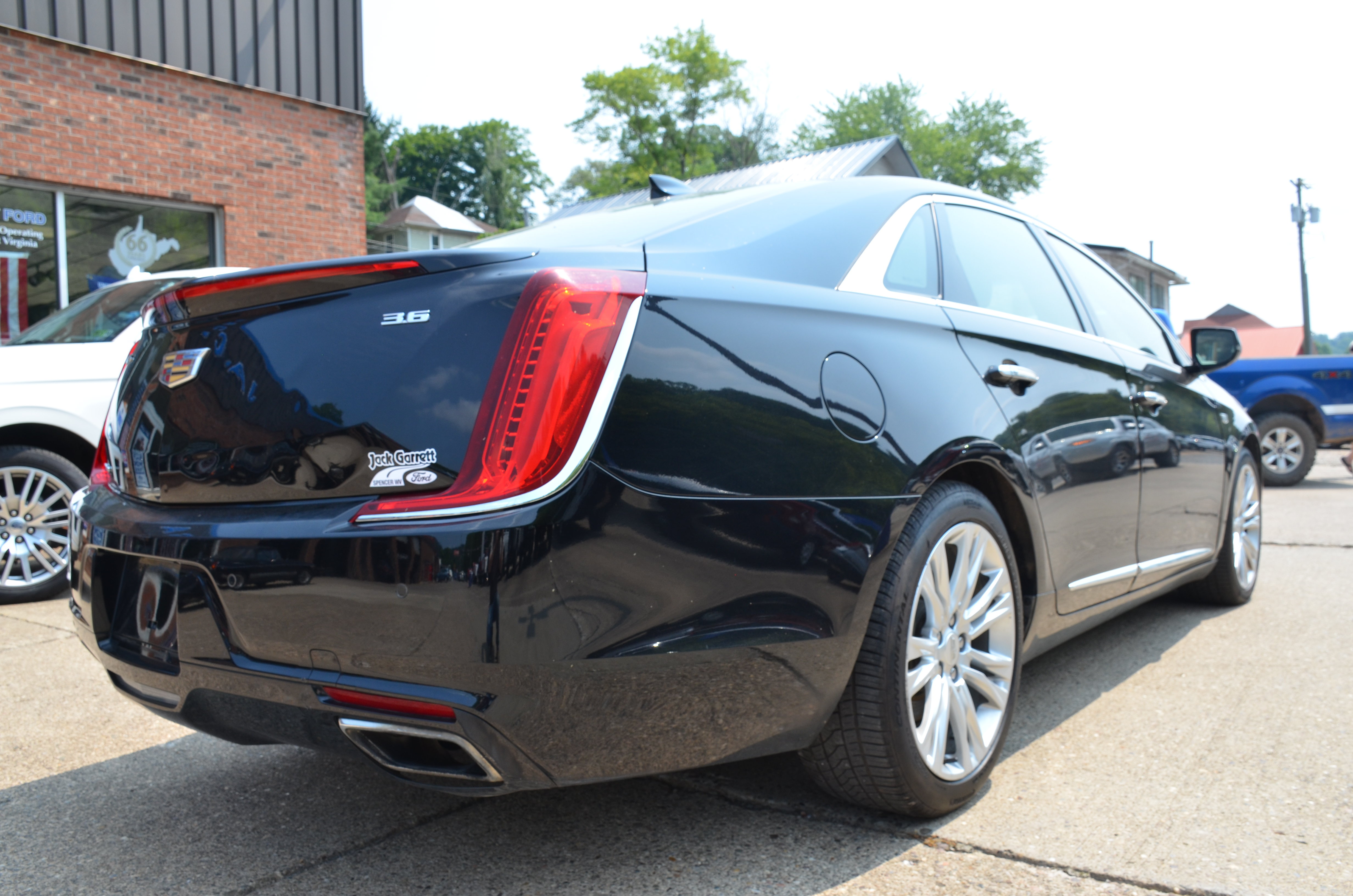 Used 2018 Cadillac XTS Luxury AWD/4WD image 4