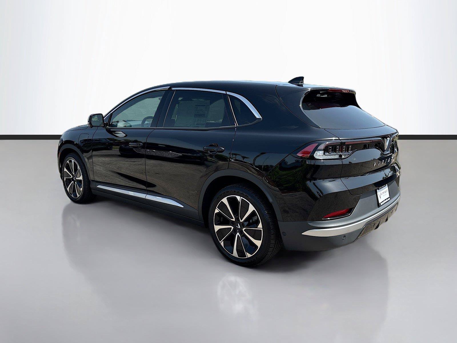 New 2025 VinFast VF 8 Plus AWD/4WD image 5