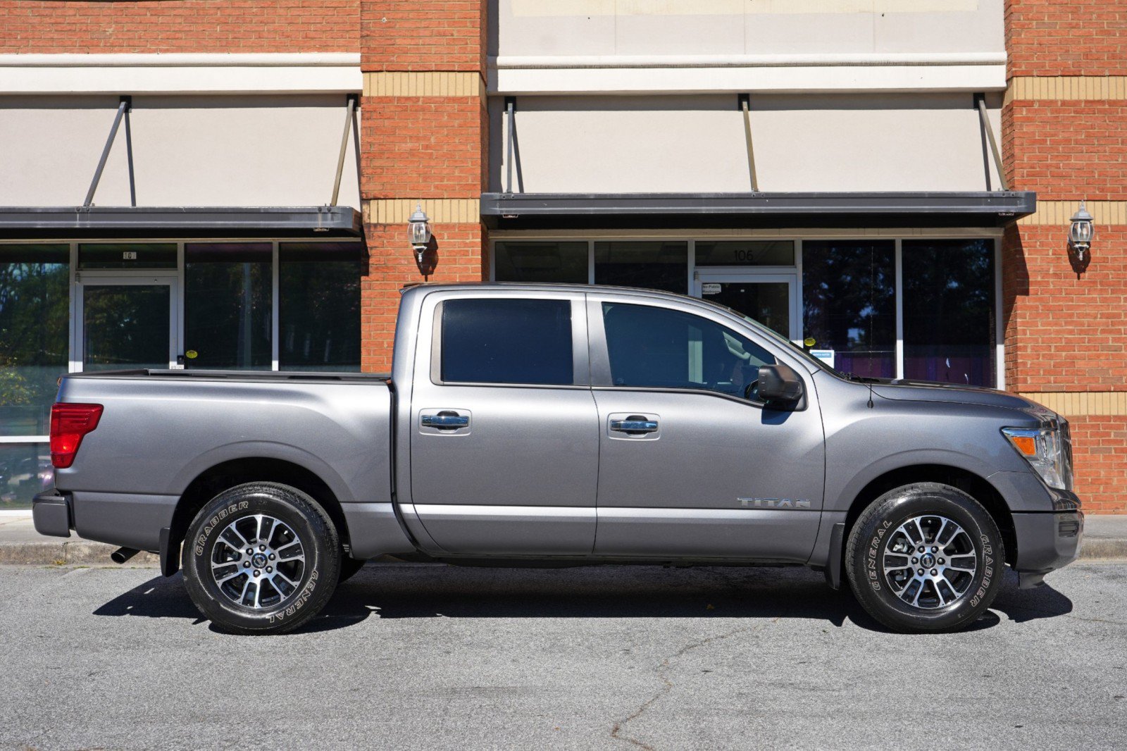 Used 2021 Nissan Titan SV RWD image 43