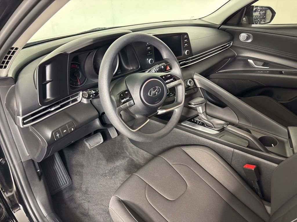 Used 2023 Hyundai Elantra SEL image 15
