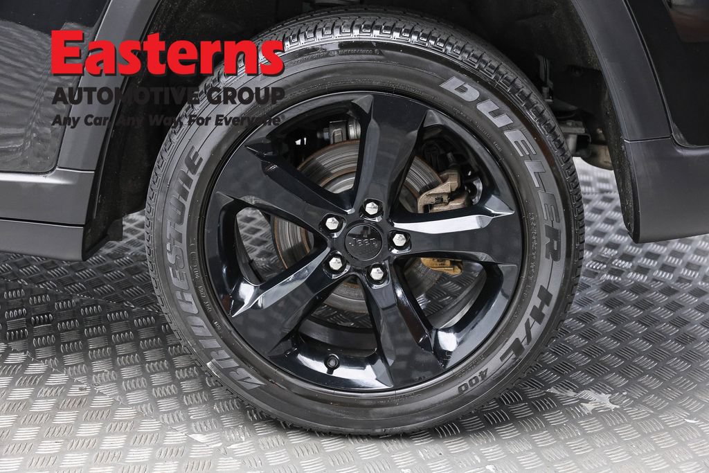 Used 2024 Jeep Grand Cherokee Altitude AWD/4WD image 8