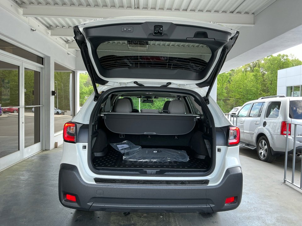 Certified 2025 Subaru Outback Premium w/ Popular Package #1A AWD/4WD image 19