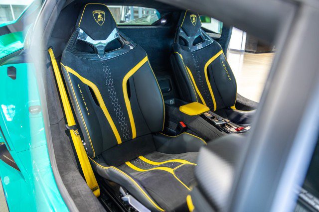 Used 2023 Lamborghini Huracan Tecnica RWD image 37