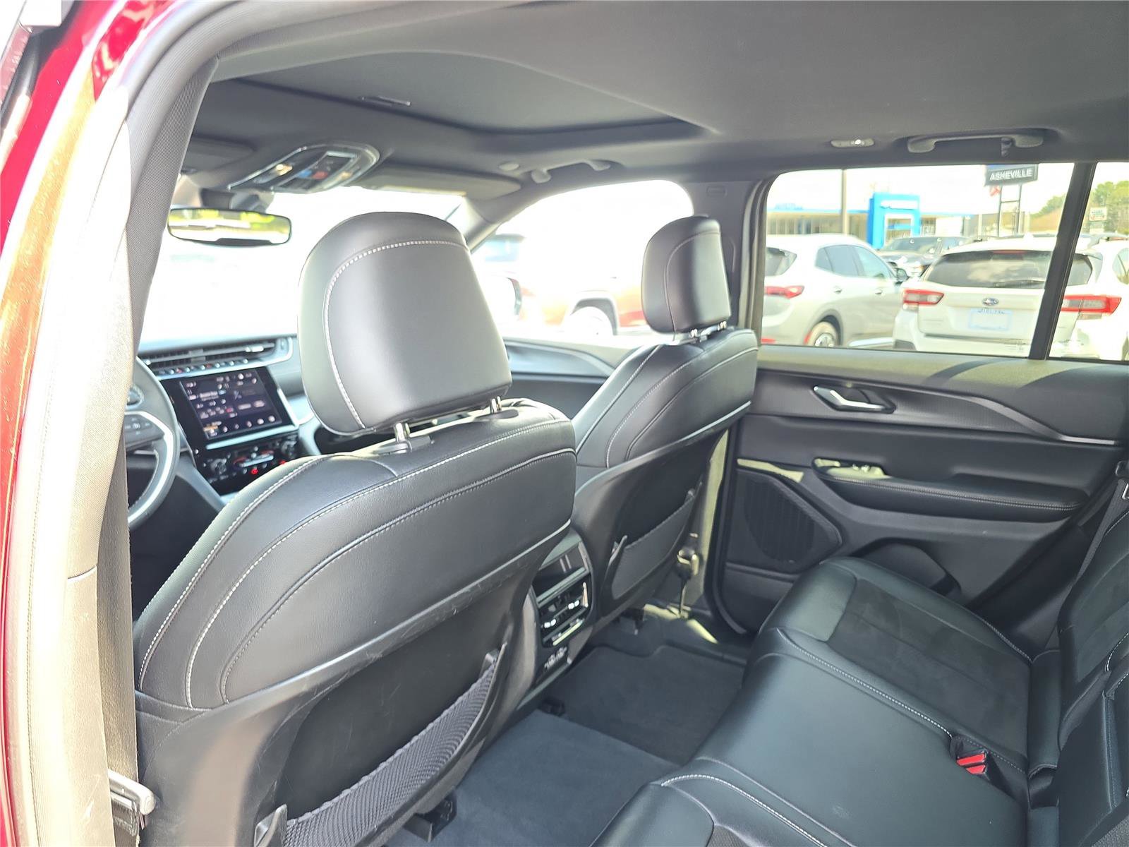 Used 2023 Jeep Grand Cherokee Altitude image 17