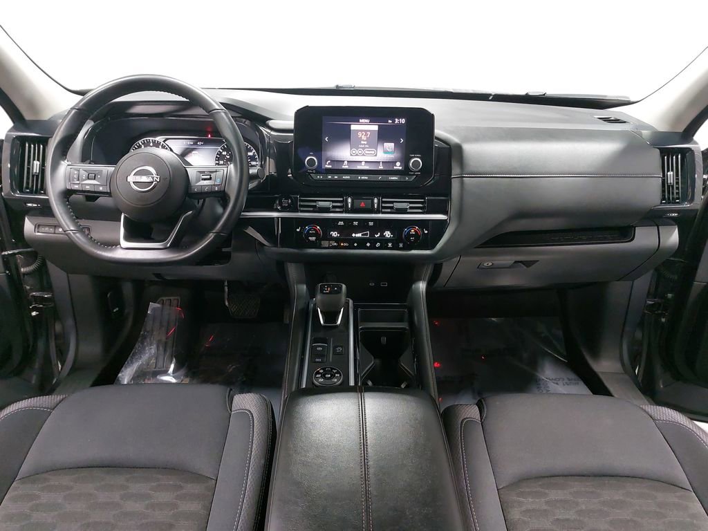 Used 2025 Nissan Pathfinder SV image 9