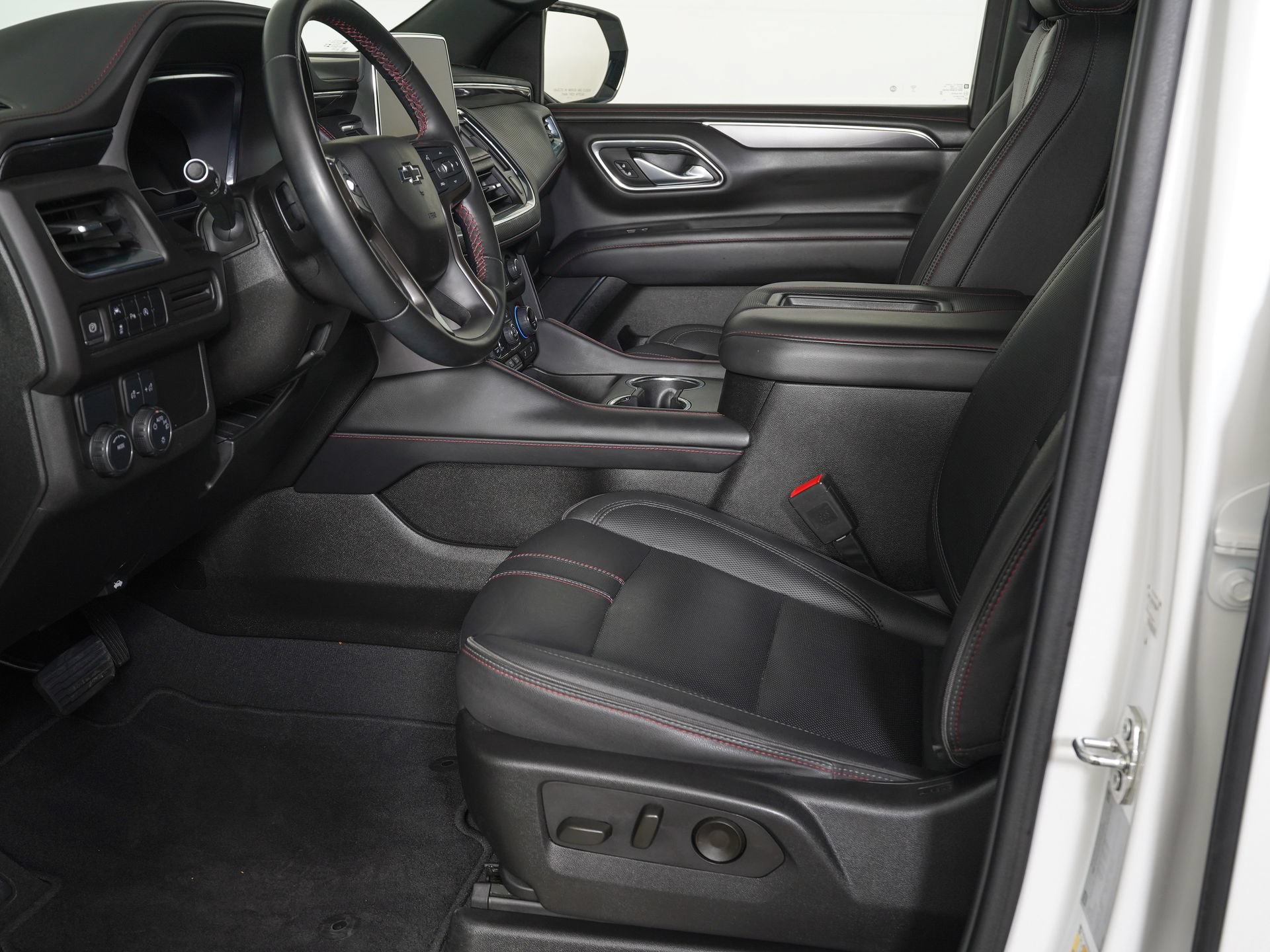 Used 2024 Chevrolet Suburban RST RWD image 14