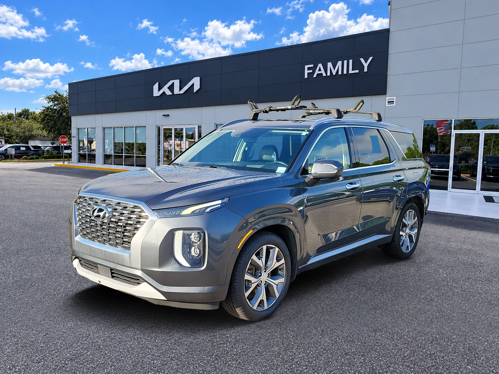 Used 2022 Hyundai Palisade Limited w/ Cargo Package FWD image 3
