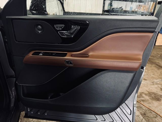 Used 2022 Lincoln Aviator Reserve w/ Elements Package Plus image 16