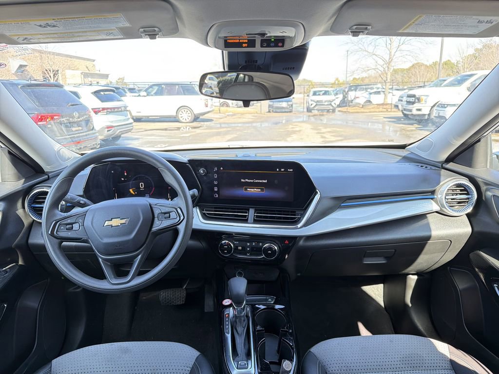 Used 2025 Chevrolet Trax LT image 21