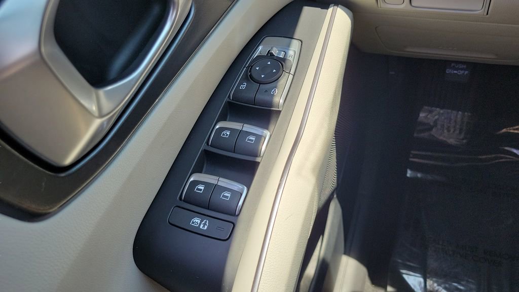 Used 2022 Kia Sorento S w/ Panoramic Sunroof Package FWD image 19