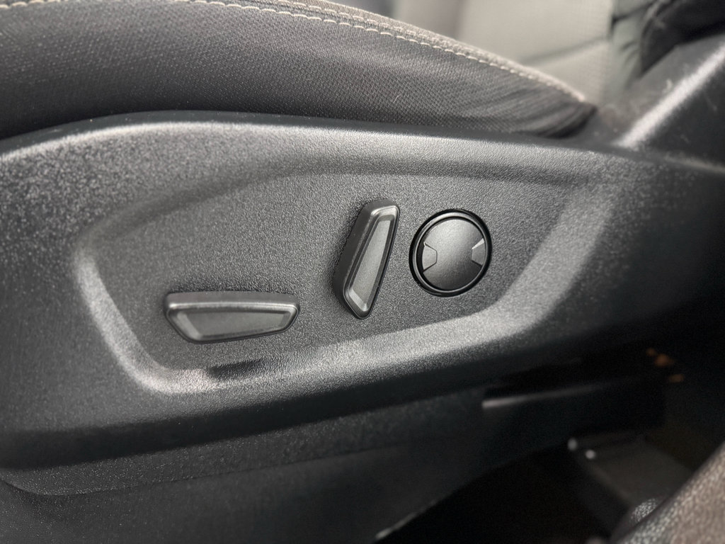 Used 2019 Ford Explorer XLT w/ Equipment Group 201A AWD/4WD image 16