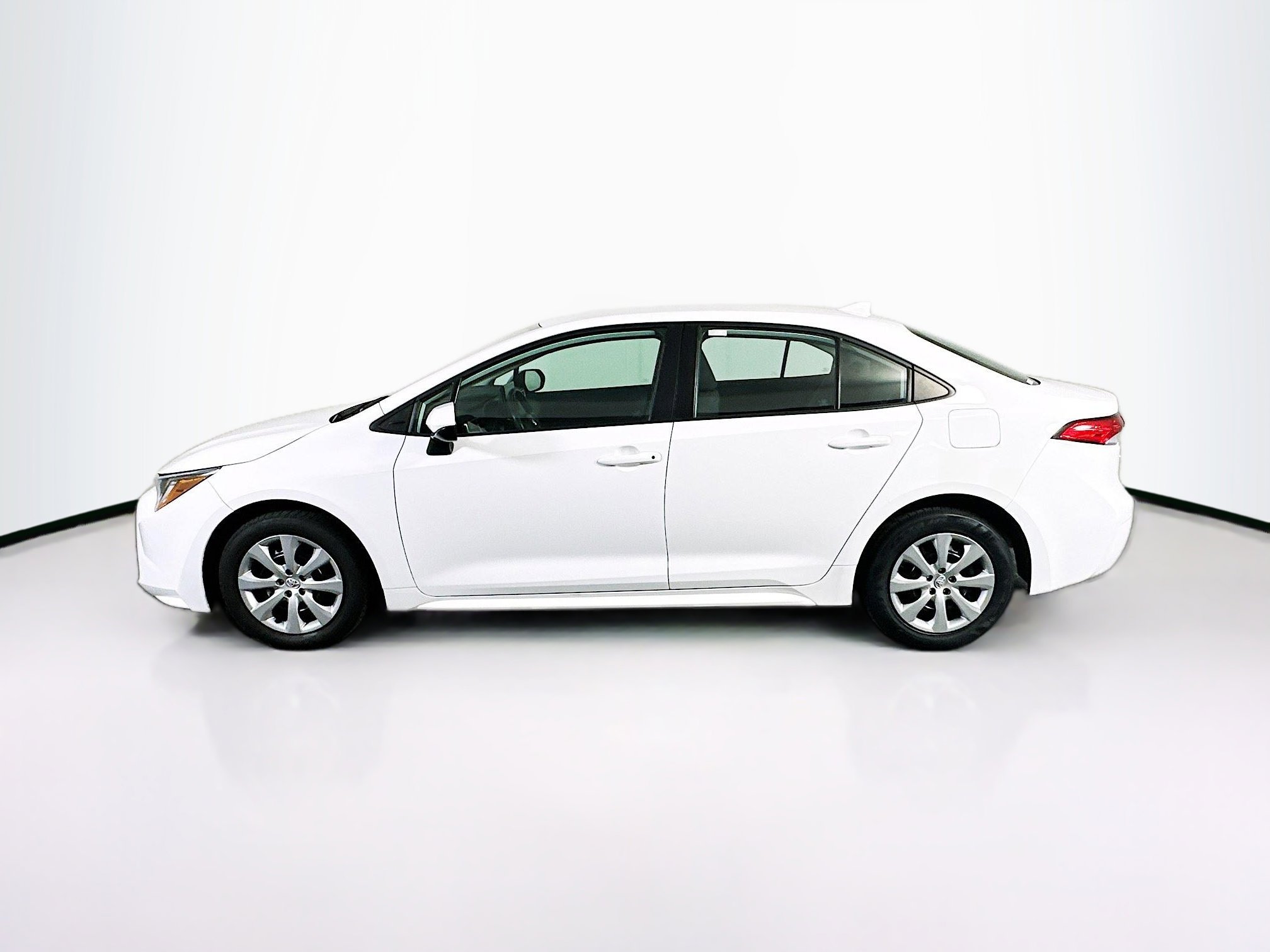 Used 2024 Toyota Corolla LE FWD image 4