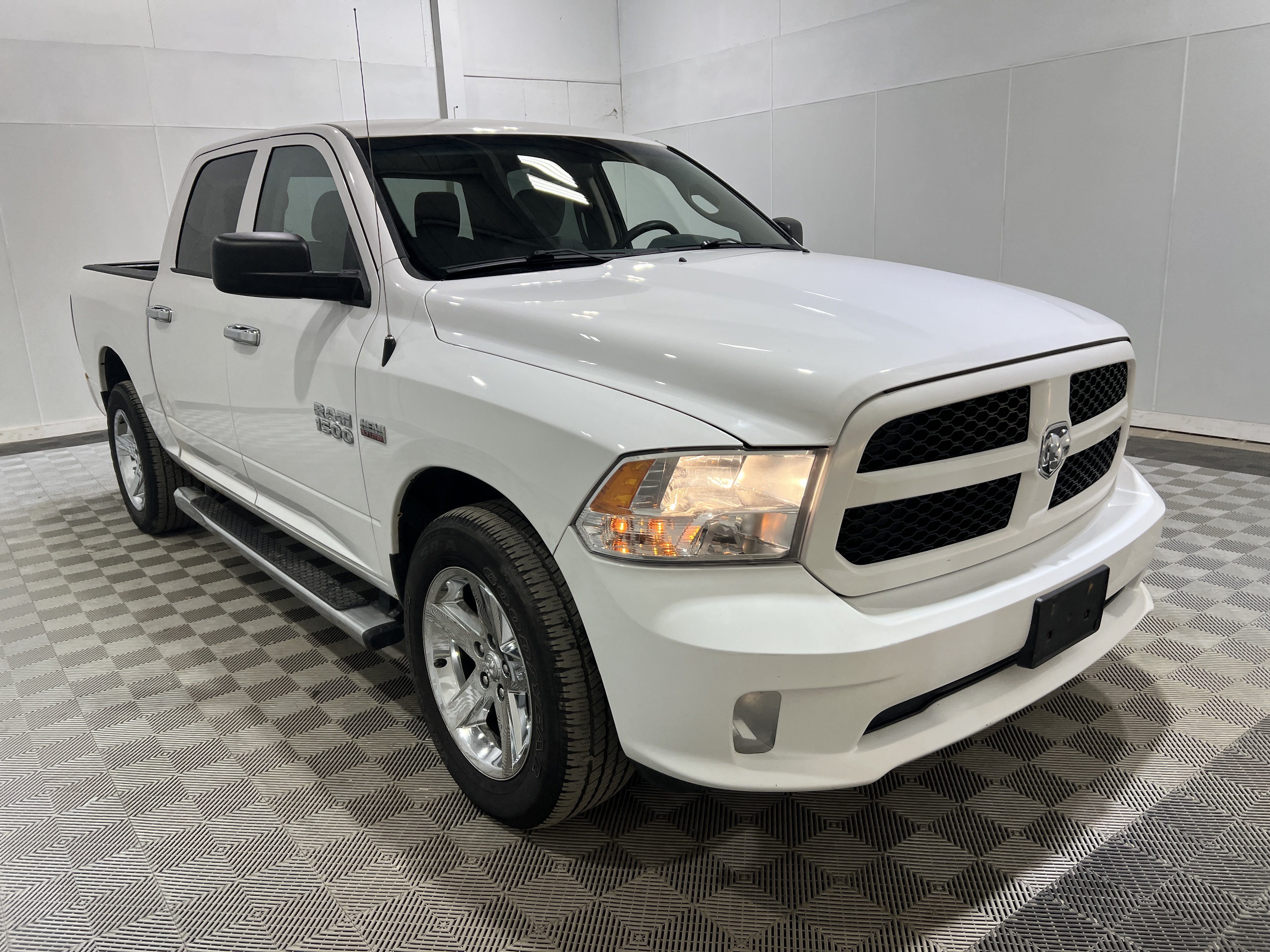 Used 2017 RAM 1500 ST AWD/4WD image 4