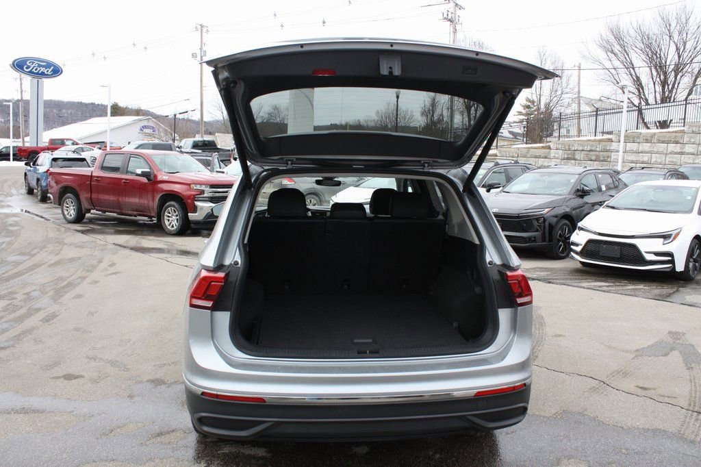 Used 2024 Volkswagen Tiguan SE image 8