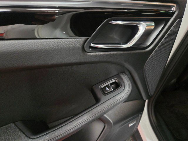 Used 2016 Porsche Macan S AWD/4WD image 31