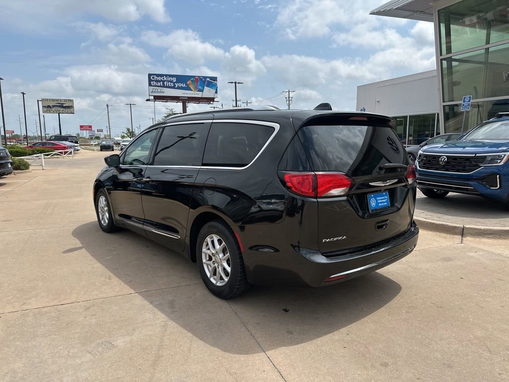 Used 2020 Chrysler Pacifica Touring-L image 7