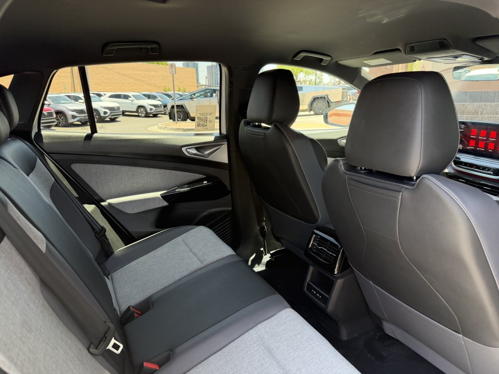 Used 2024 Volkswagen ID.4 2WD image 37