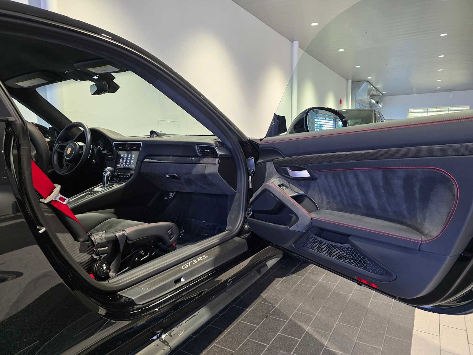 Used 2019 Porsche 911 GT3 RS image 14