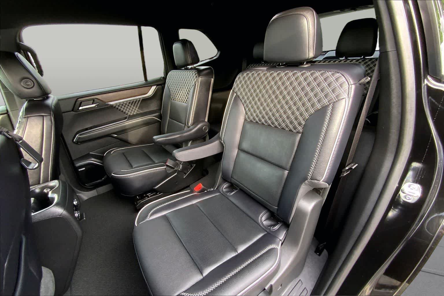 Used 2025 GMC Acadia Denali FWD image 20