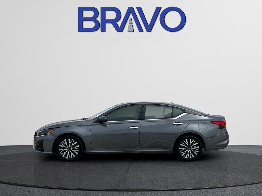 Used 2023 Nissan Altima 2.5 SV image 9