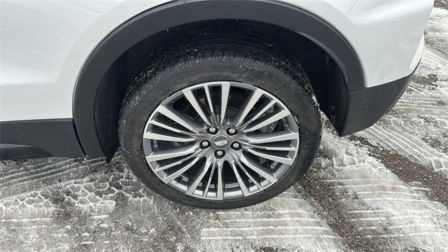 Used 2024 Cadillac XT4 Premium Luxury image 7