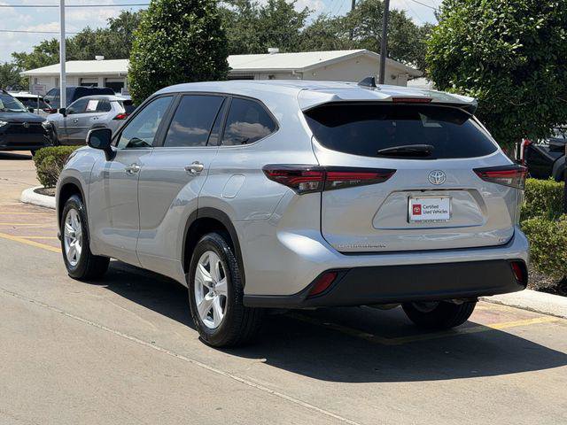 Certified 2025 Toyota Highlander LE FWD image 5