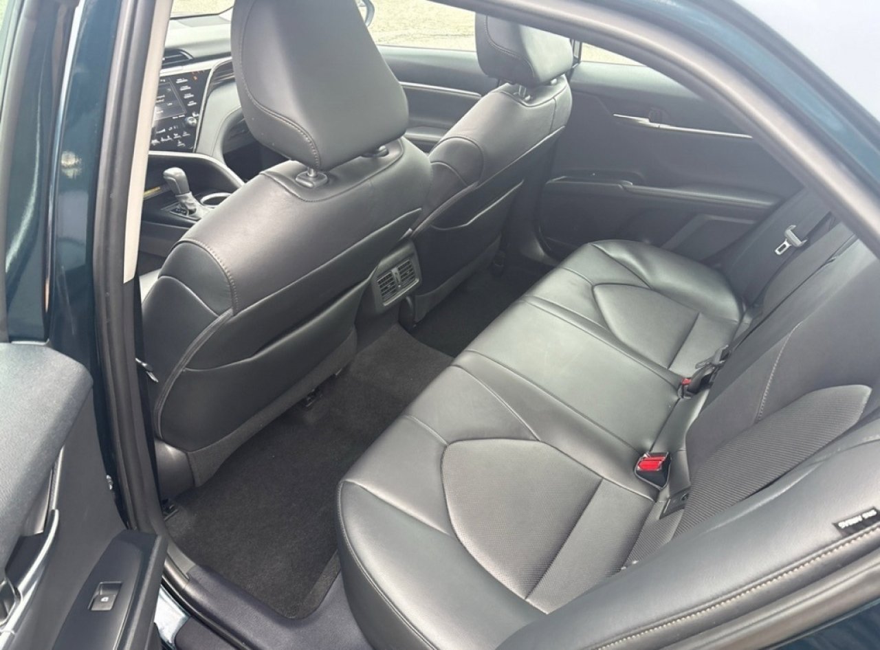 Used 2020 Toyota Camry XLE image 15