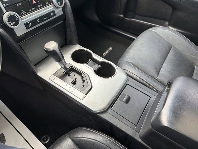 Used 2014 Toyota Camry SE w/ Moonroof Package FWD image 30