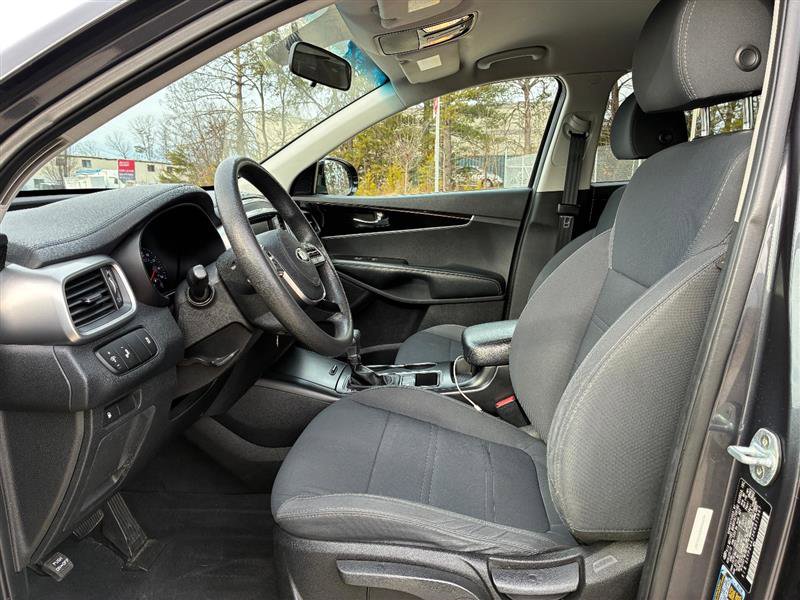 Used 2019 Kia Sorento LX image 9